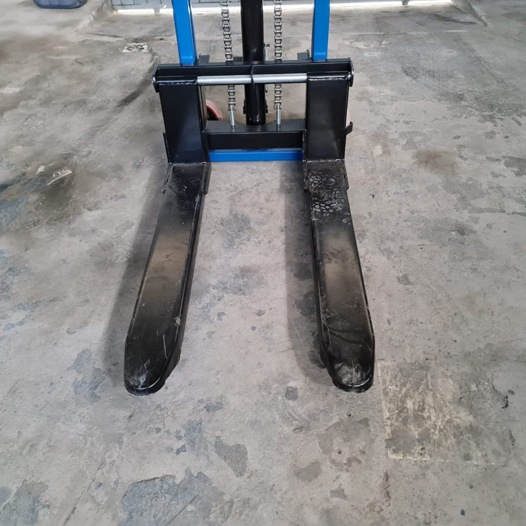 Recife Locações Emp 1500kg 1