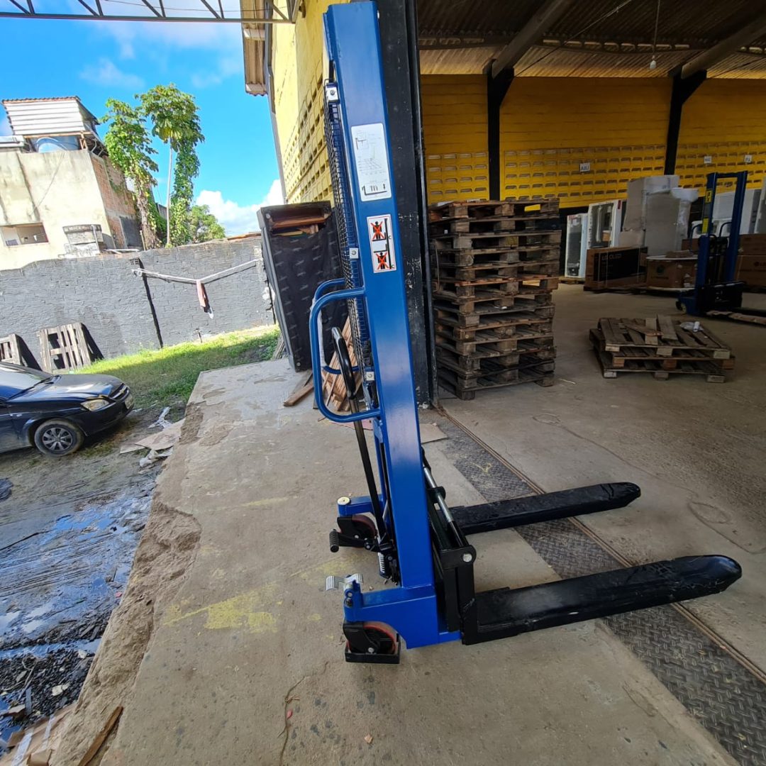 Recife Locações Emp 1500kg 11